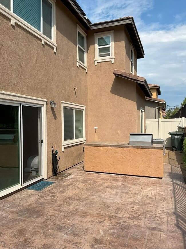 Building Photo - 4 Bed, 2 Bath - Fallbrook Single Family Home