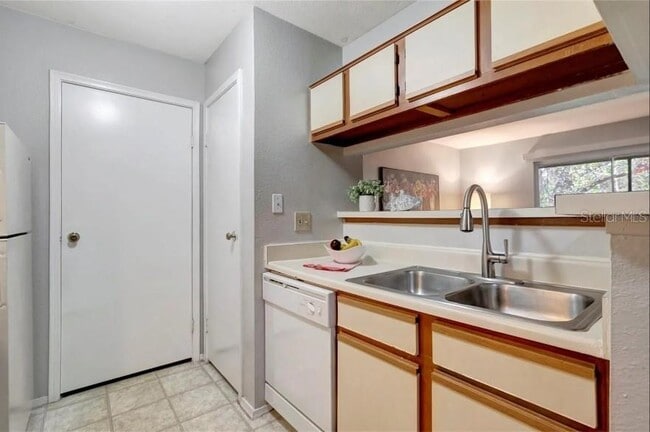 Building Photo - 1400 Gandy Blvd N