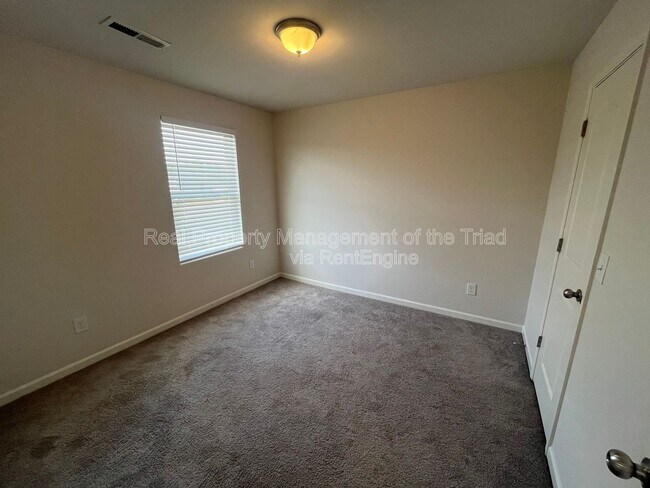 Building Photo - 3812 Bellingham Ct