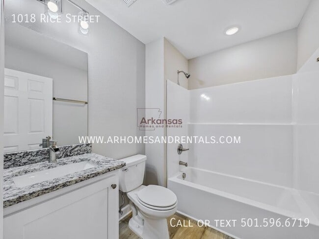 Building Photo - 1018 Rice St