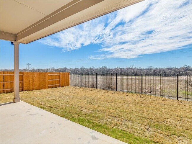 Building Photo - 401 Rainmaker Ln