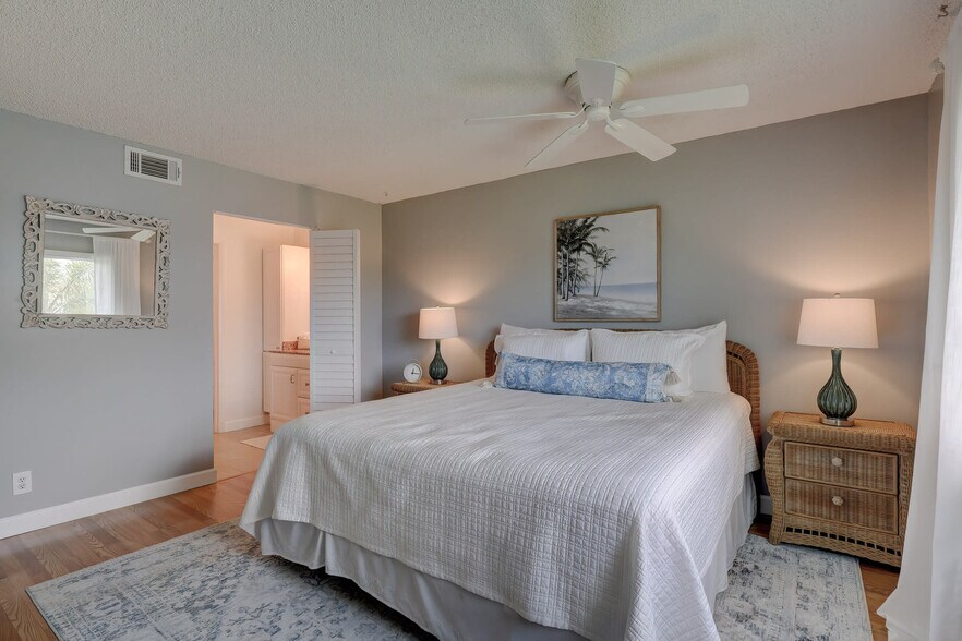 Building Photo - 154 Palm Dr