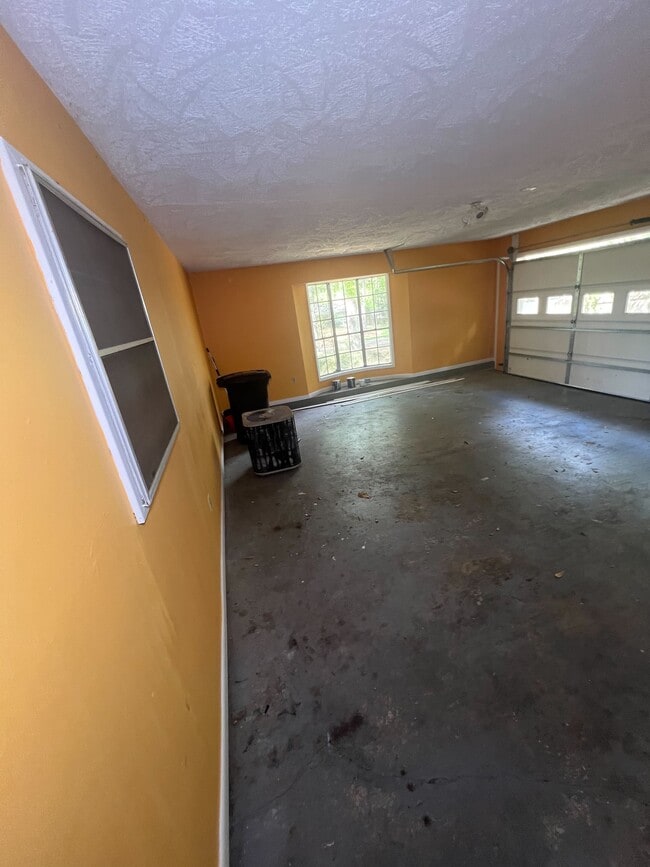 Building Photo - 19 Rob Ln