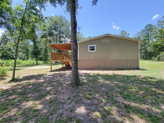 Building Photo - 10754 Lake Shore Dr