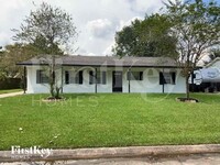 Building Photo - 4909 Green Willow Ln