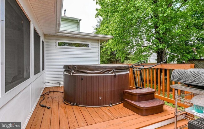 Building Photo - 4005 Lees Corner Rd