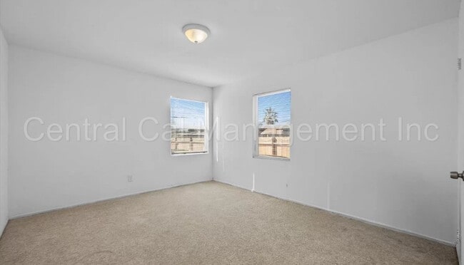 Building Photo - 2 Bedroom/1 Bath Home - $1395 Per Month!