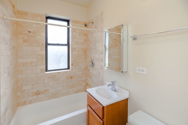 Building Photo - 3511 N Racine Ave