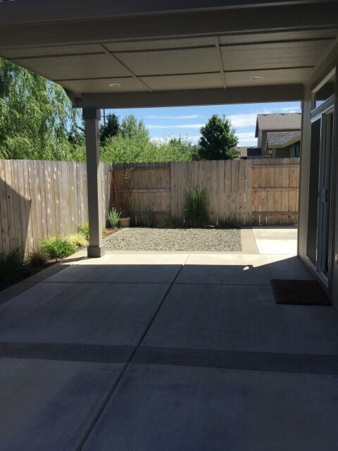 Building Photo - Beautiful 3 bedroom, 2.5 bath in the  Hampton Place/Candlewood Estates!