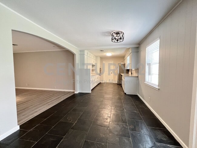 Building Photo - Beautifully Refreshed 3/2/2 in Fort Worth Ready for Immediate Occupancy!