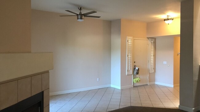 Building Photo - 2 Bed, 2.5 Bath Two-Story Condo with Garage