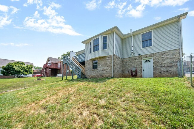 Building Photo - Pet Friendly Three Bedroom with Basement!