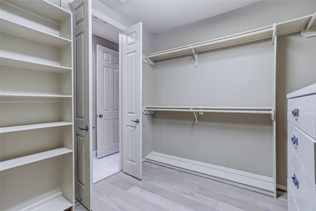 Building Photo - 1603 W 14th St