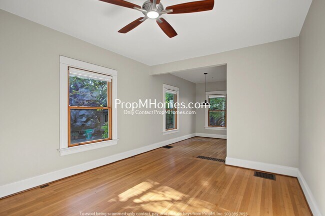 Building Photo - Updated Two Bedroom Duplex in Buckman!