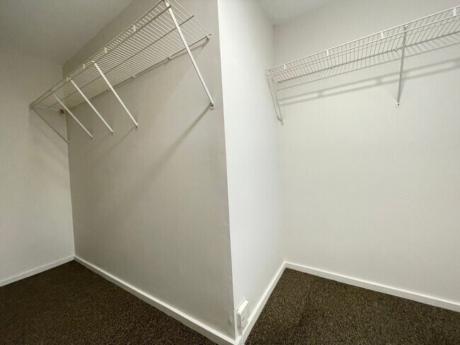 Building Photo - 251 Pine St