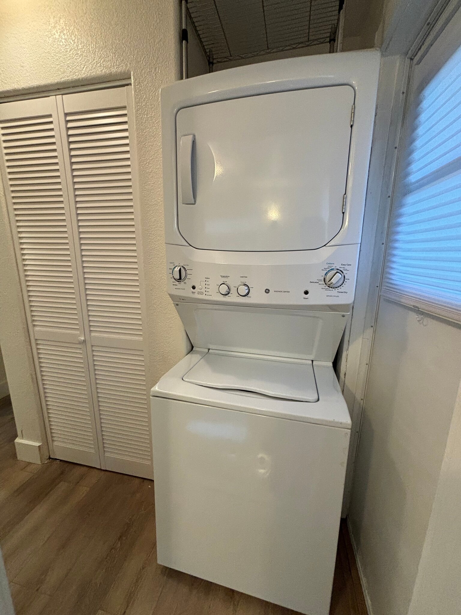 Laundry center - 912 1/2 California Ave