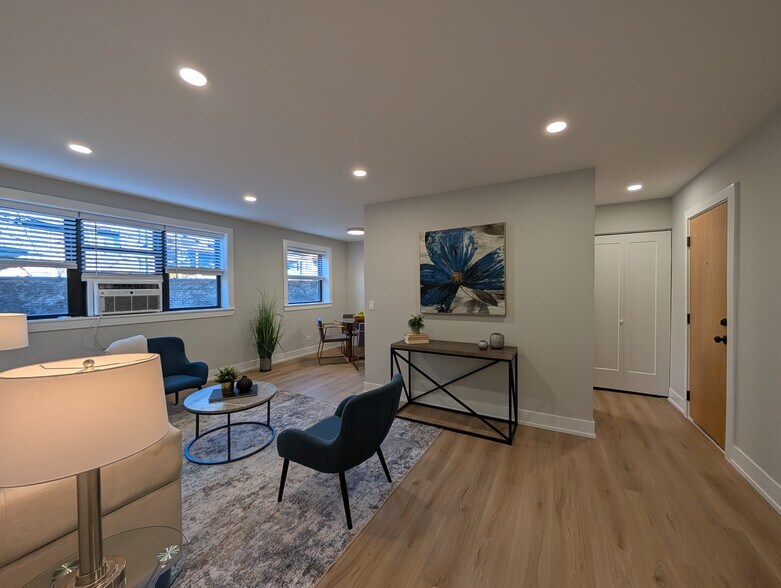 Building Photo - 540 W Aldine Ave