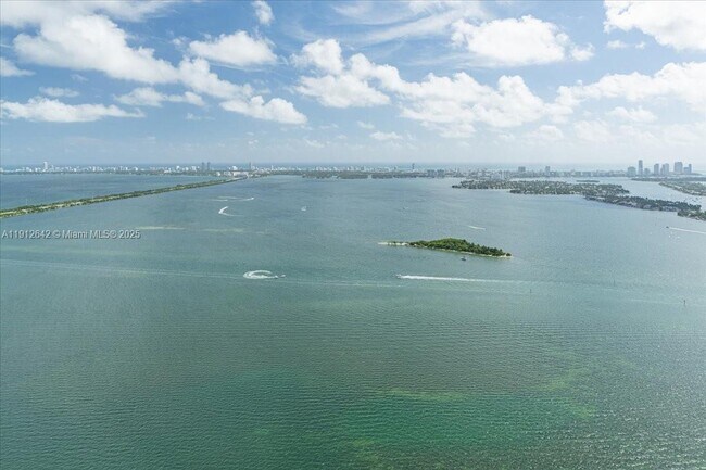 Building Photo - 700 NE 24th St