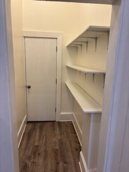 Building Photo - 722 N Market St