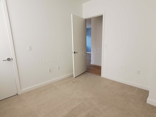 Building Photo - PERE02--*