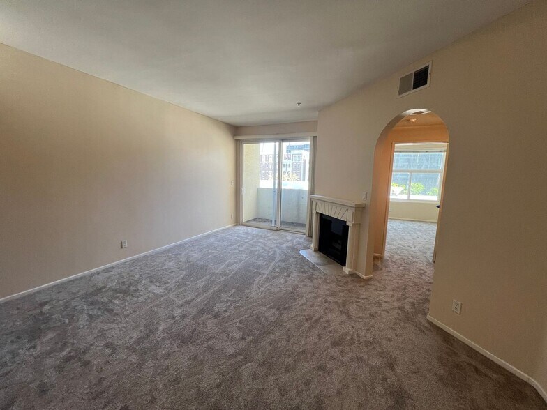 Primary Photo - 620 S Gramercy Pl