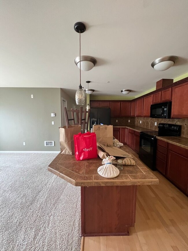 Building Photo - 2 Bedroom 1.75 Bathroom Condo in North Bellingham