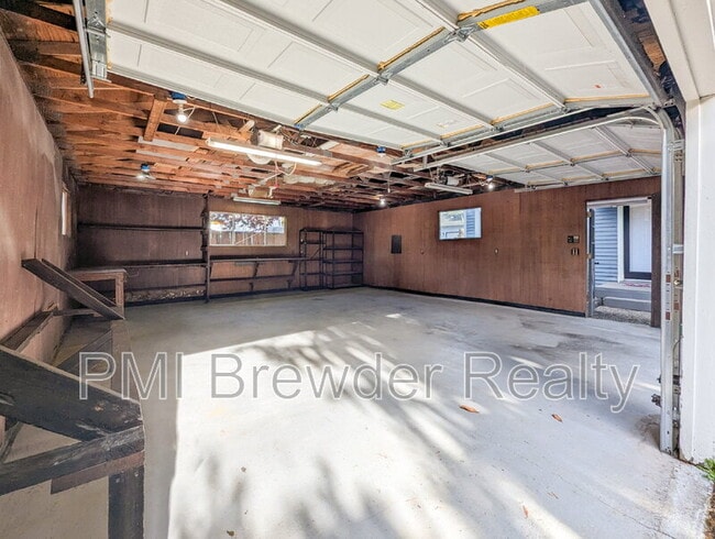 Building Photo - 7 E McGill Ave