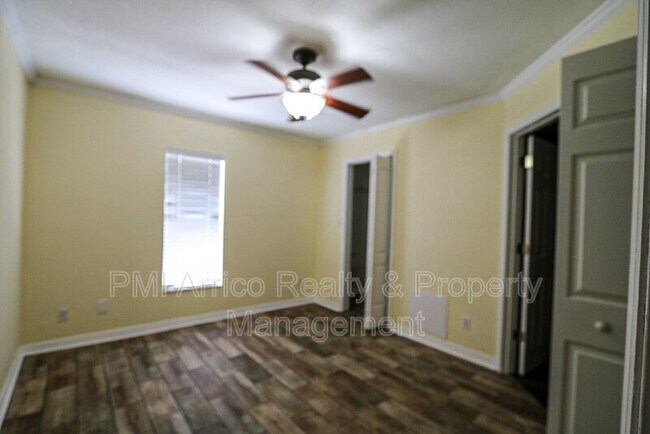 Building Photo - 4419 W Euclid Ave