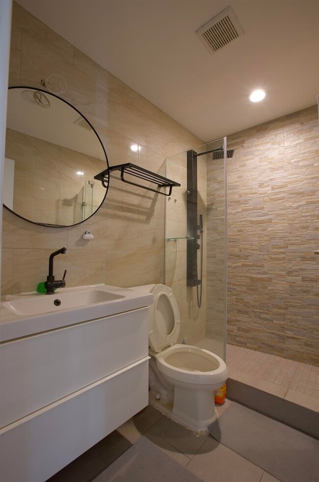 Building Photo - 702 Mainsail Ln