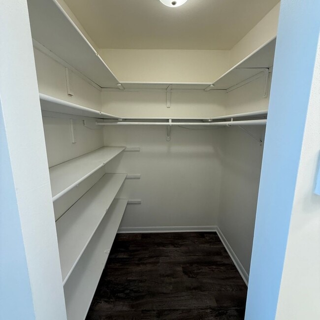 Building Photo - 213-217 N Thompson Rd