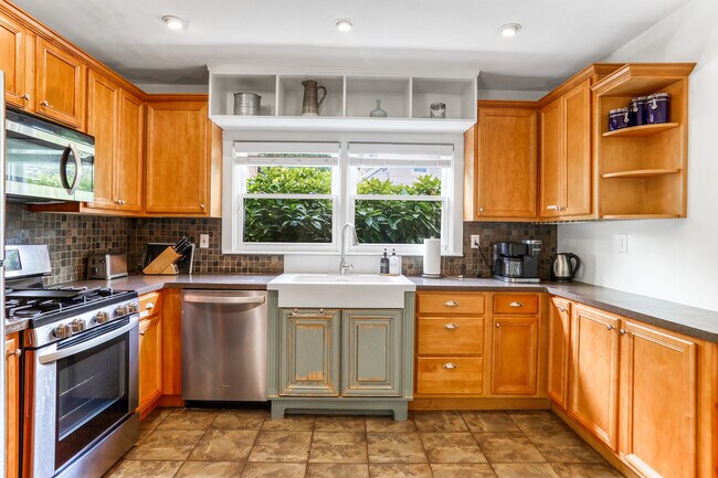 Building Photo - 2489 Semmes St