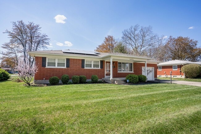 Building Photo - Welcome to this charming 3-bedroom, 2 full...