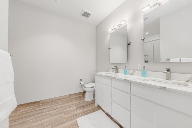 Building Photo - 41 SW Seminole St