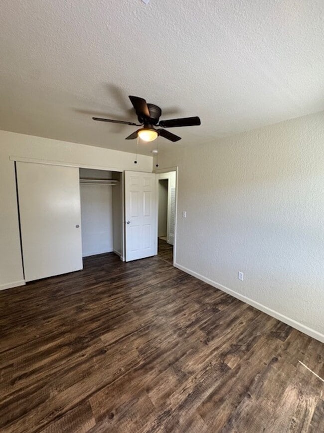 Building Photo - Single Level, Anderson Duplex near Shopping