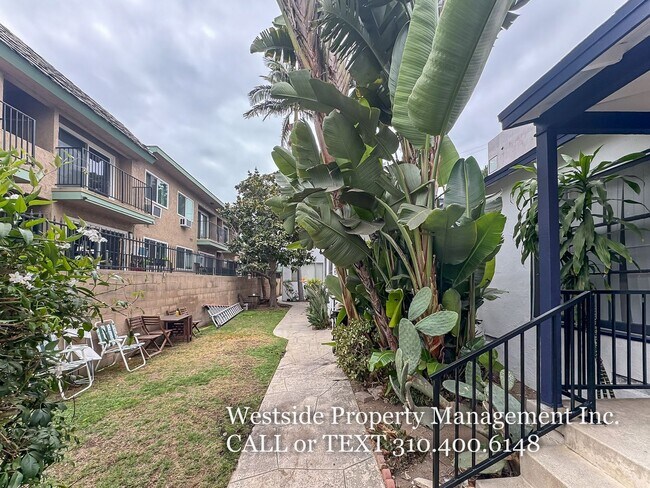 Building Photo - 1627 S Bundy Dr
