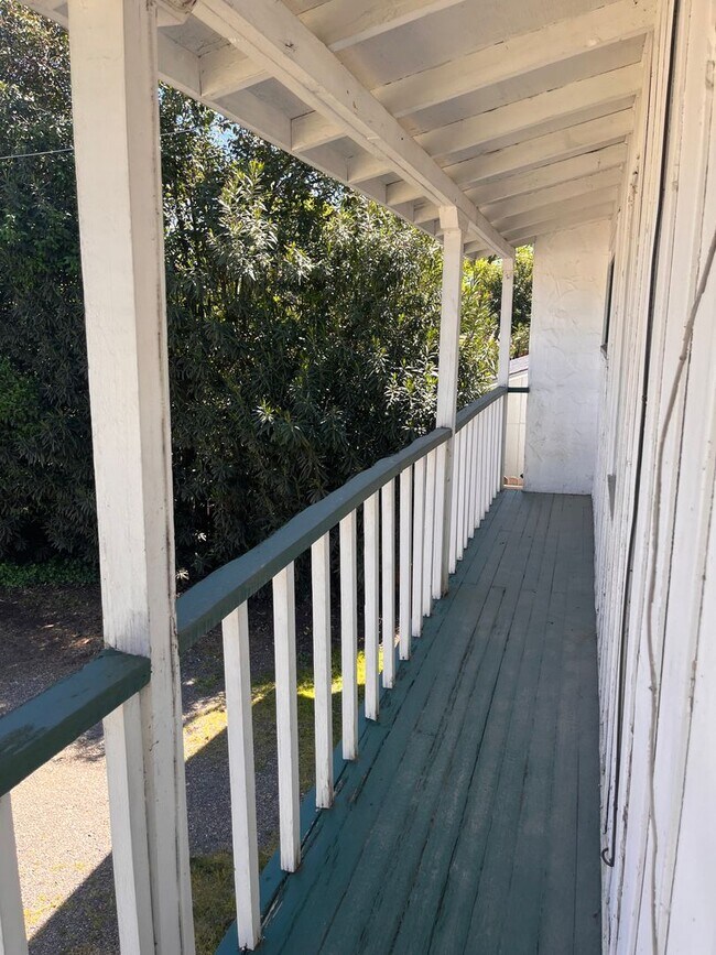 Building Photo - AVAILABLE NOW!! Delightful 1 bedroom, 1 ba...
