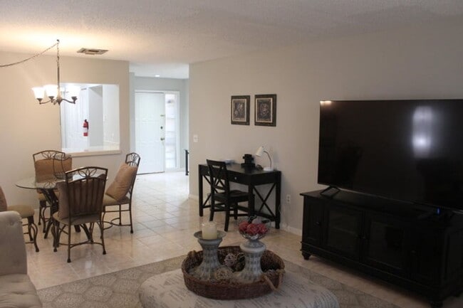 Building Photo - 13115 Belhaven Ct