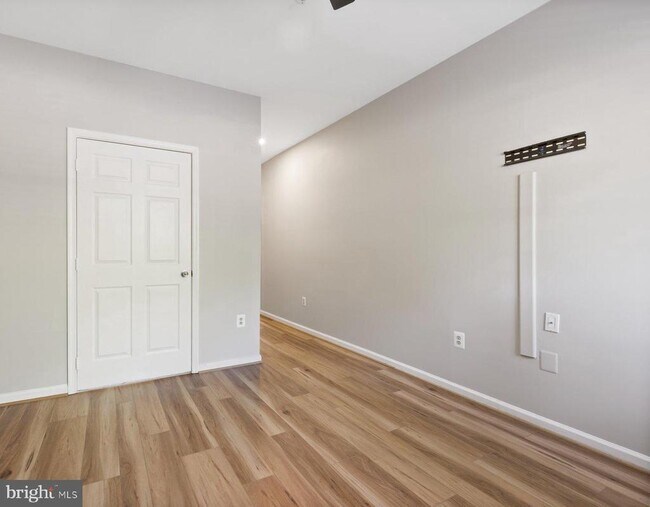 Building Photo - 6551 Grange Ln