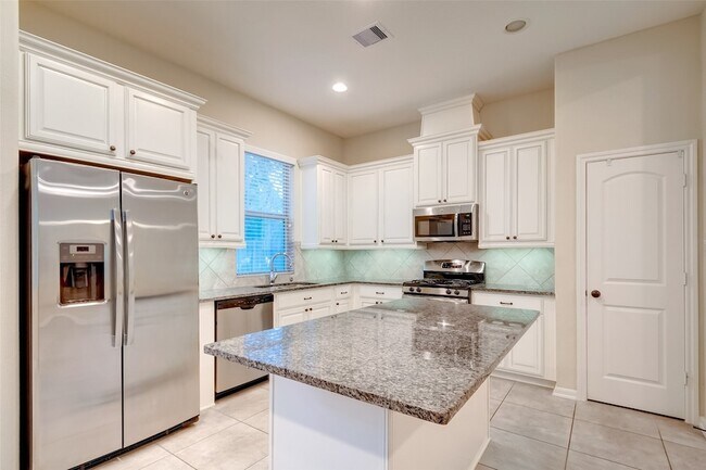 Building Photo - 220 Cheswood Forest Dr