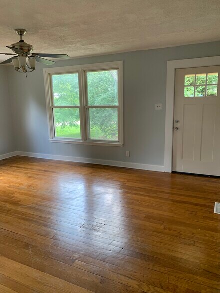 Building Photo - 5008 Schubert Road