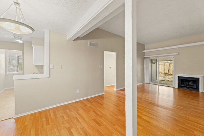 Building Photo - CV-AUS6901 Woodhue