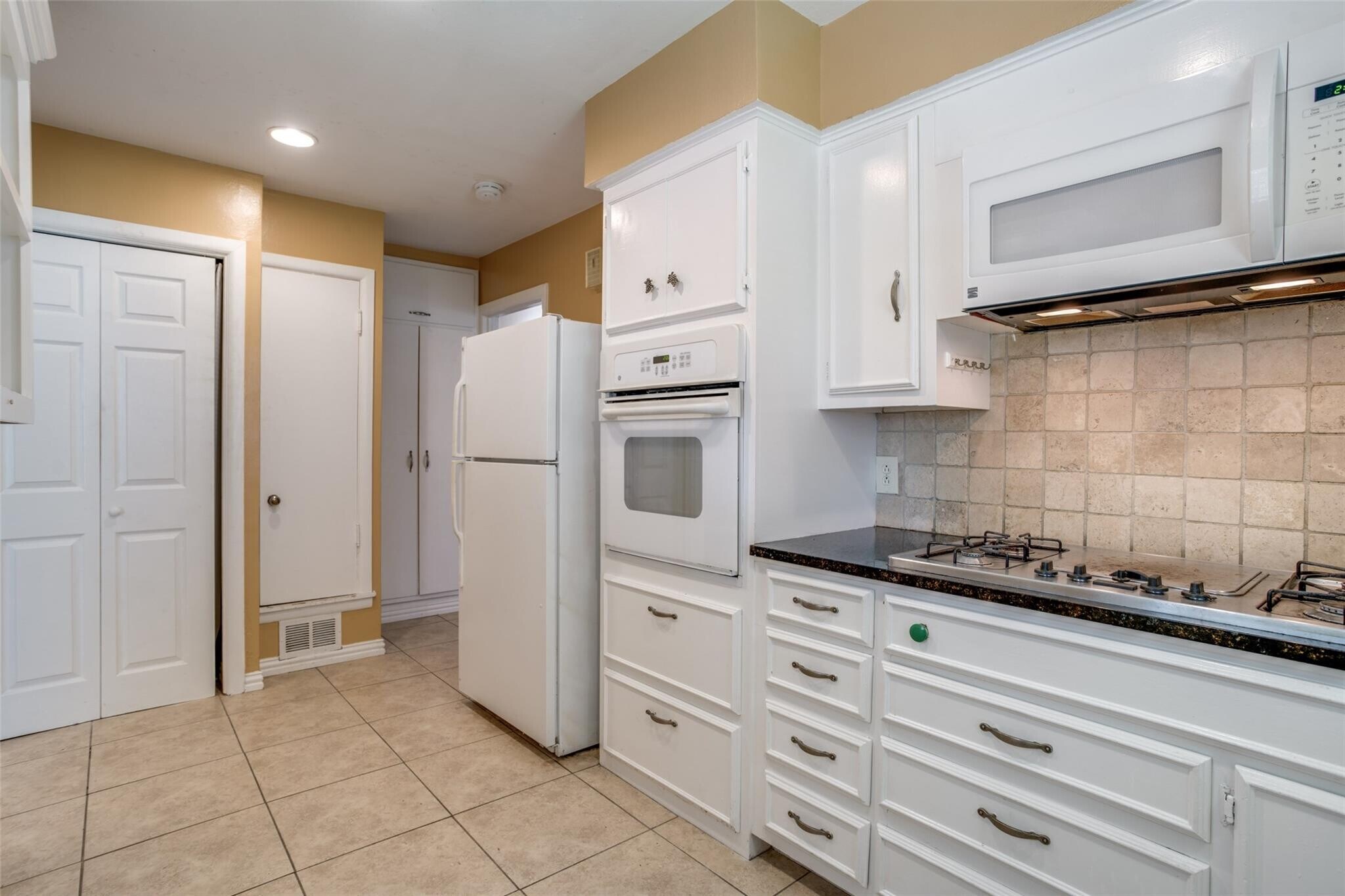 Building Photo - 3724 Almazan Dr