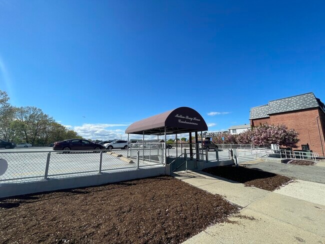 Building Photo - 10 Weston Ave