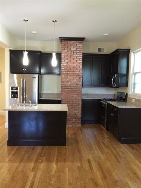 Building Photo - 34 Juniper St