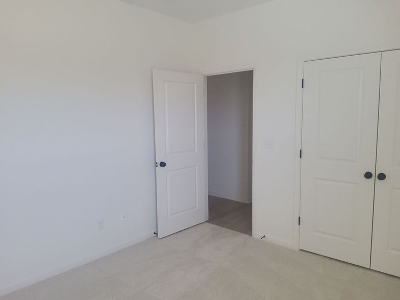 Building Photo - 35 Hillside Dr