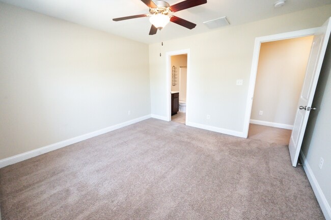 Building Photo - 114 Meadow Way