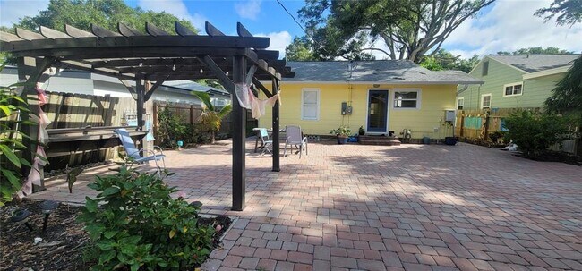 Building Photo - 3026 Burlington Ave N