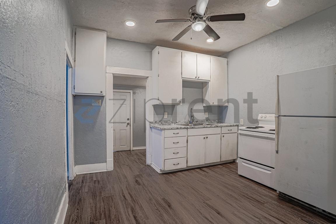 Building Photo - 1006 S Throckmorton St