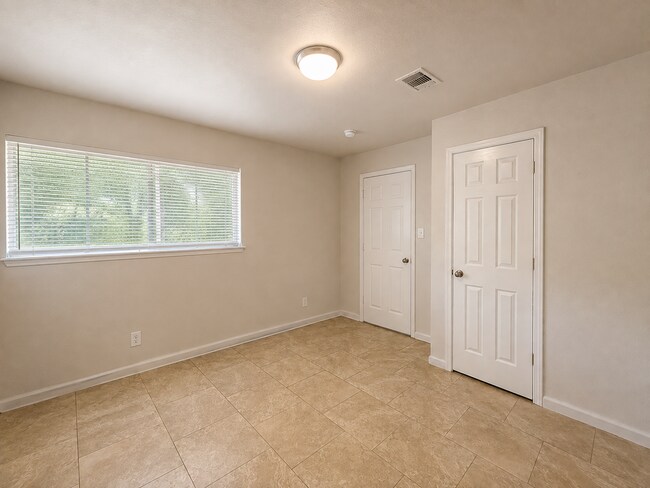 Building Photo - 1302 9th St