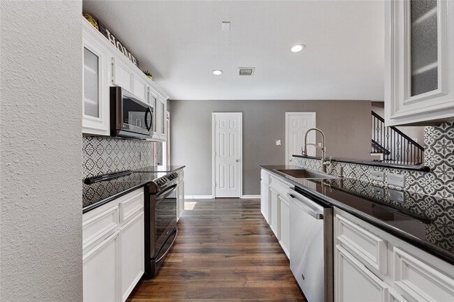 Building Photo - 2623 Woodridge Cove Dr
